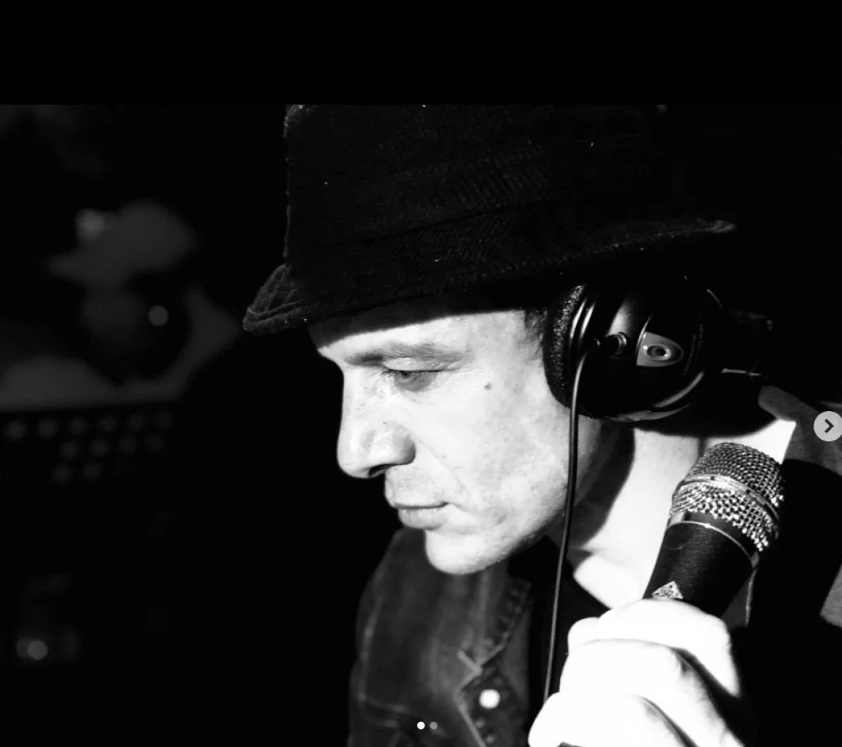 Su pasión es la música.